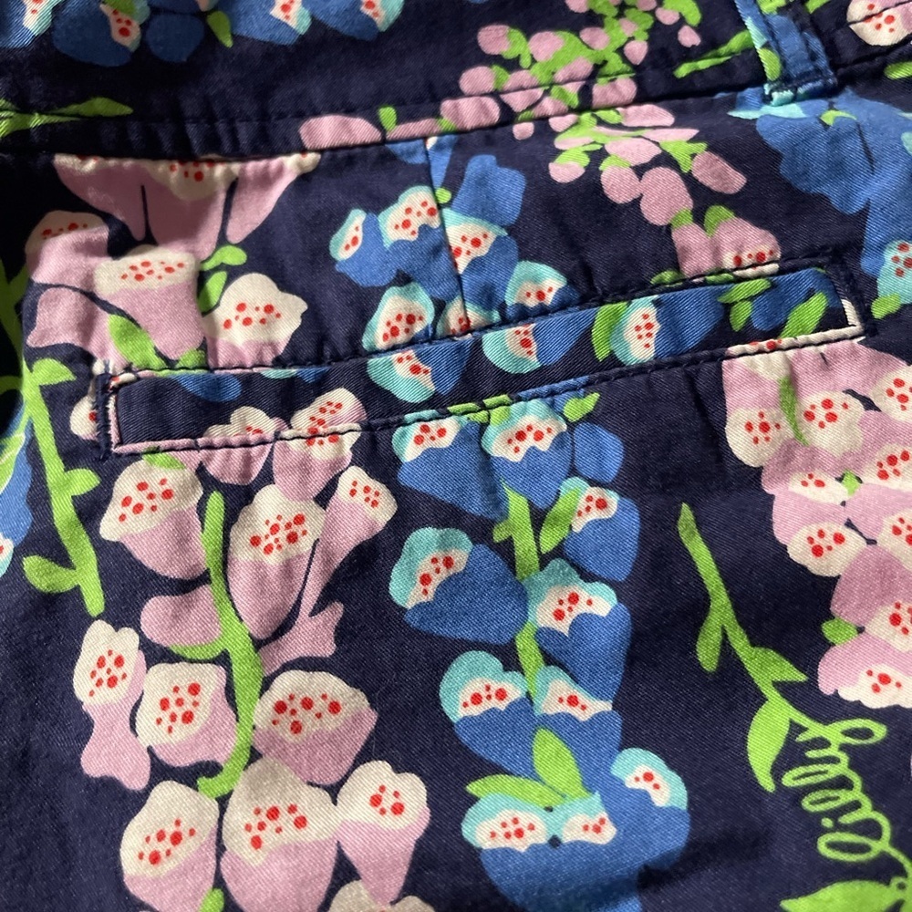 Lilly Pulitzer Navy Floral High Waist Shorts size 6 - Picture 2 of 7